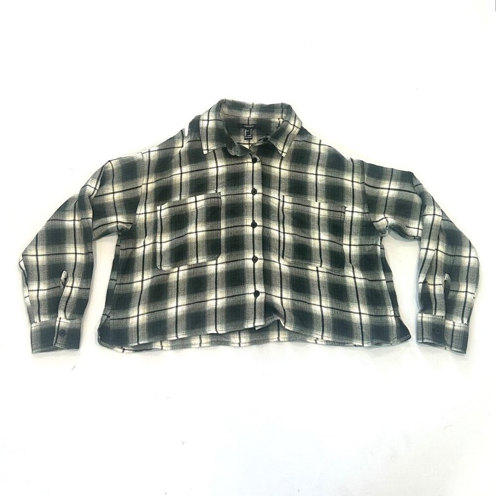 oversized black and white flannel w/ front pockets + buttons